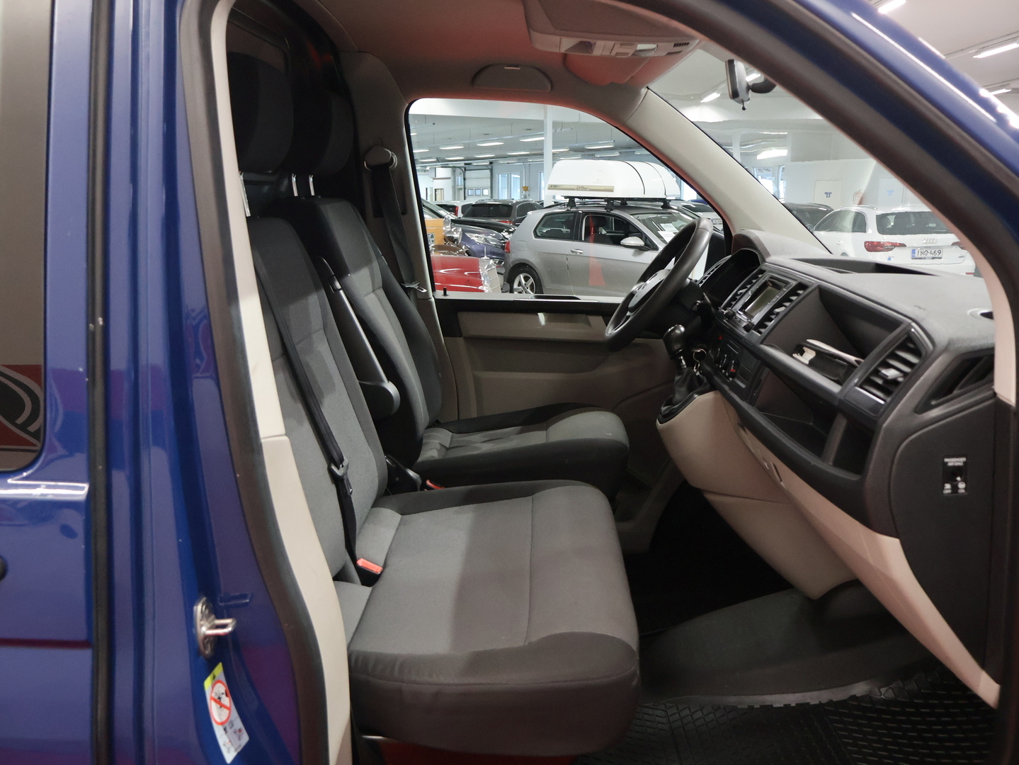 VOLKSWAGEN Transporter 10