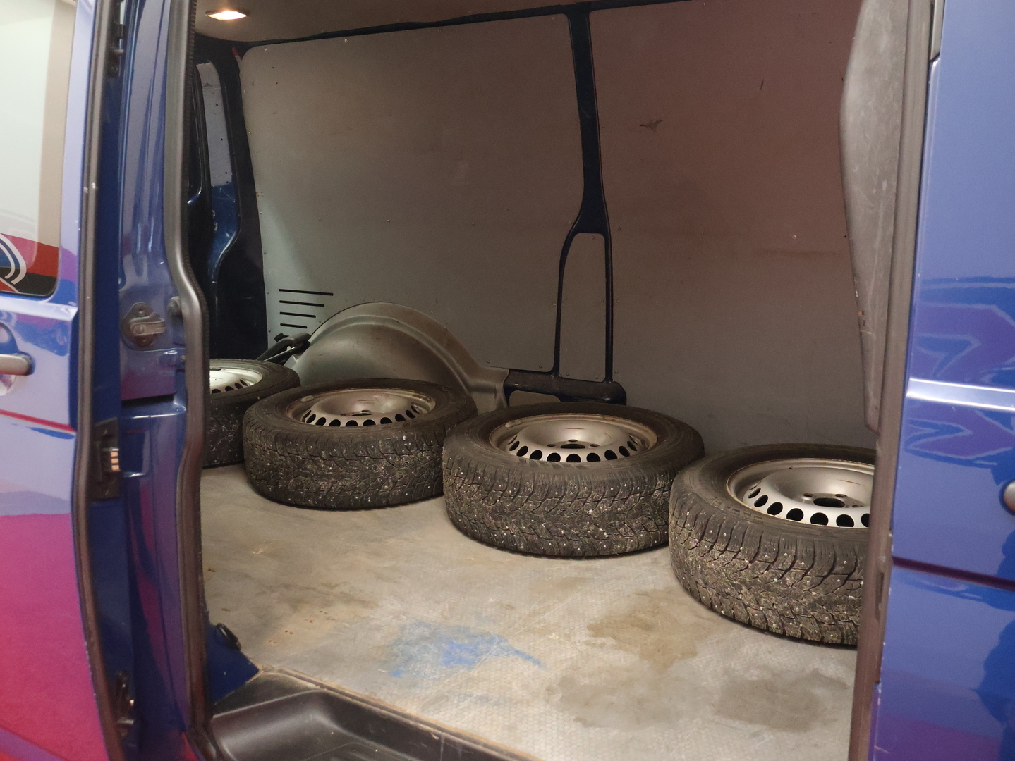 VOLKSWAGEN Transporter 17