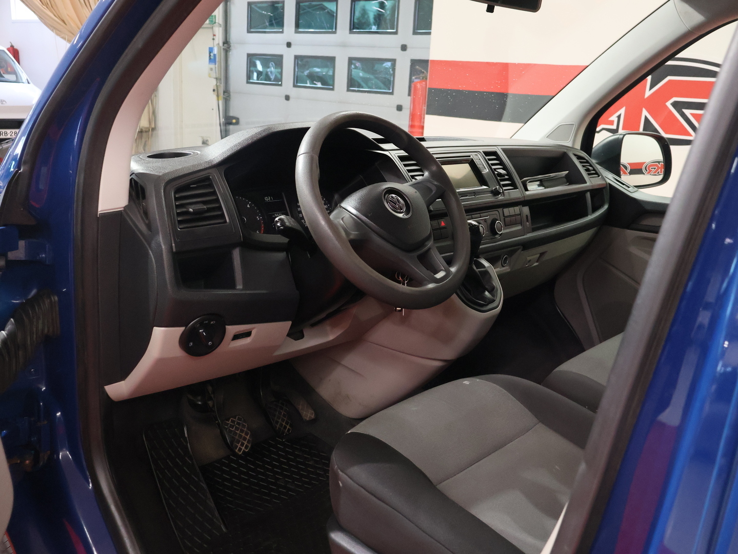 VOLKSWAGEN Transporter 6
