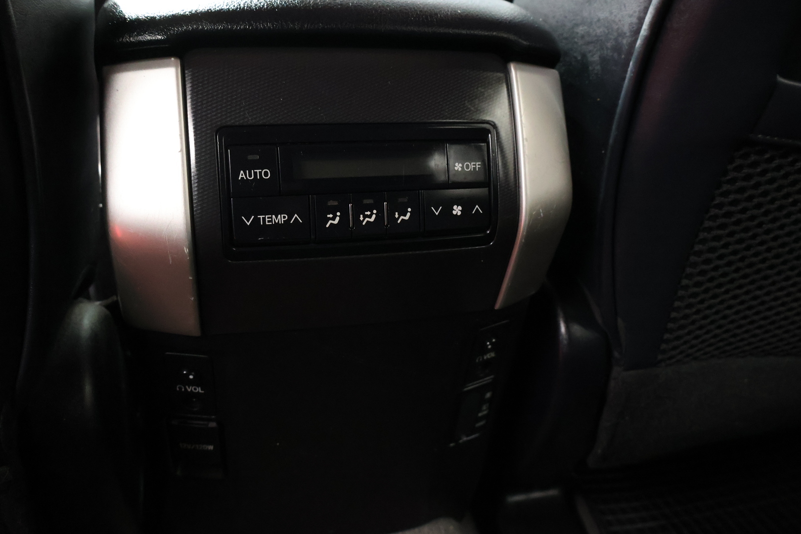 TOYOTA Land Cruiser 2012