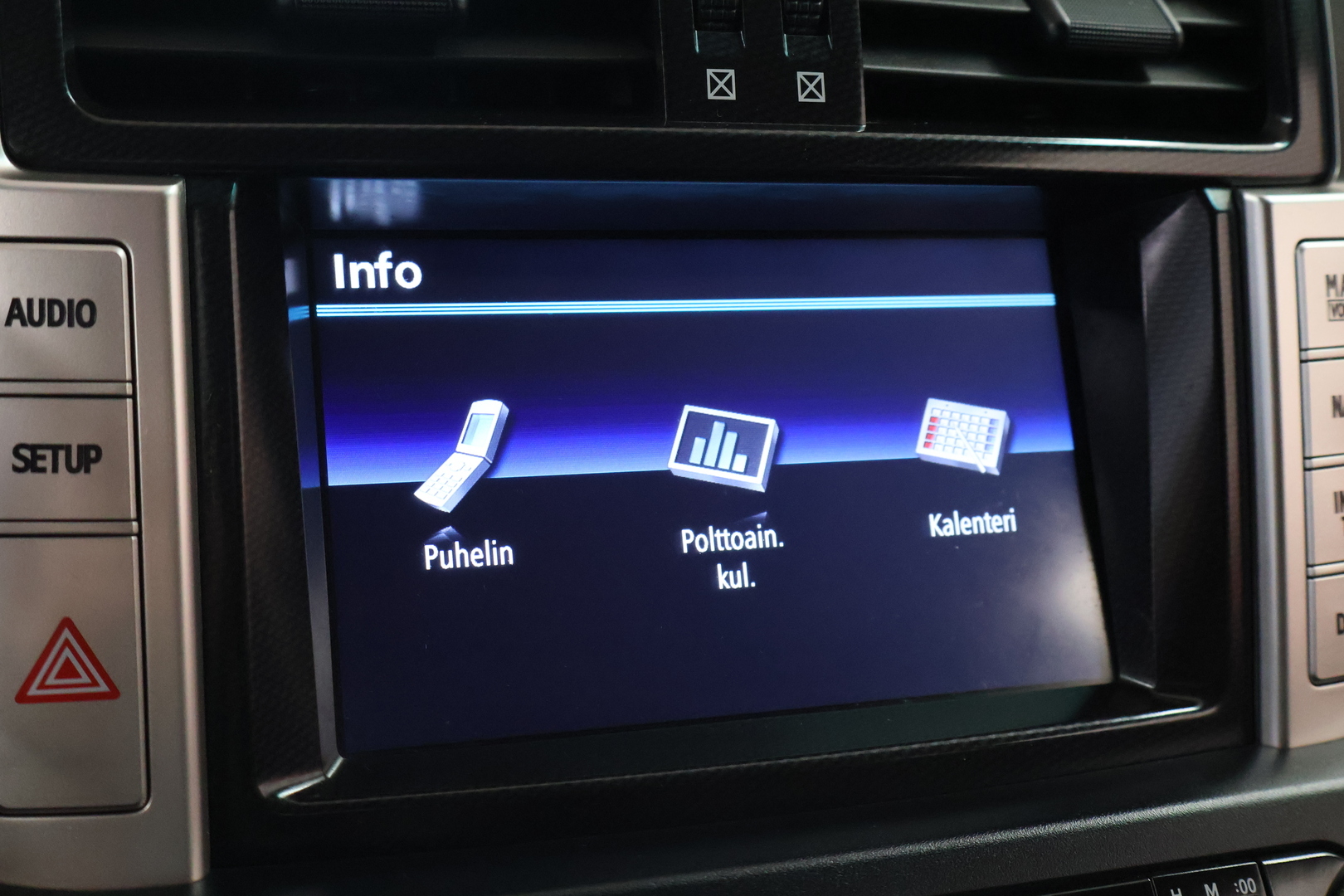 TOYOTA Land Cruiser 2012