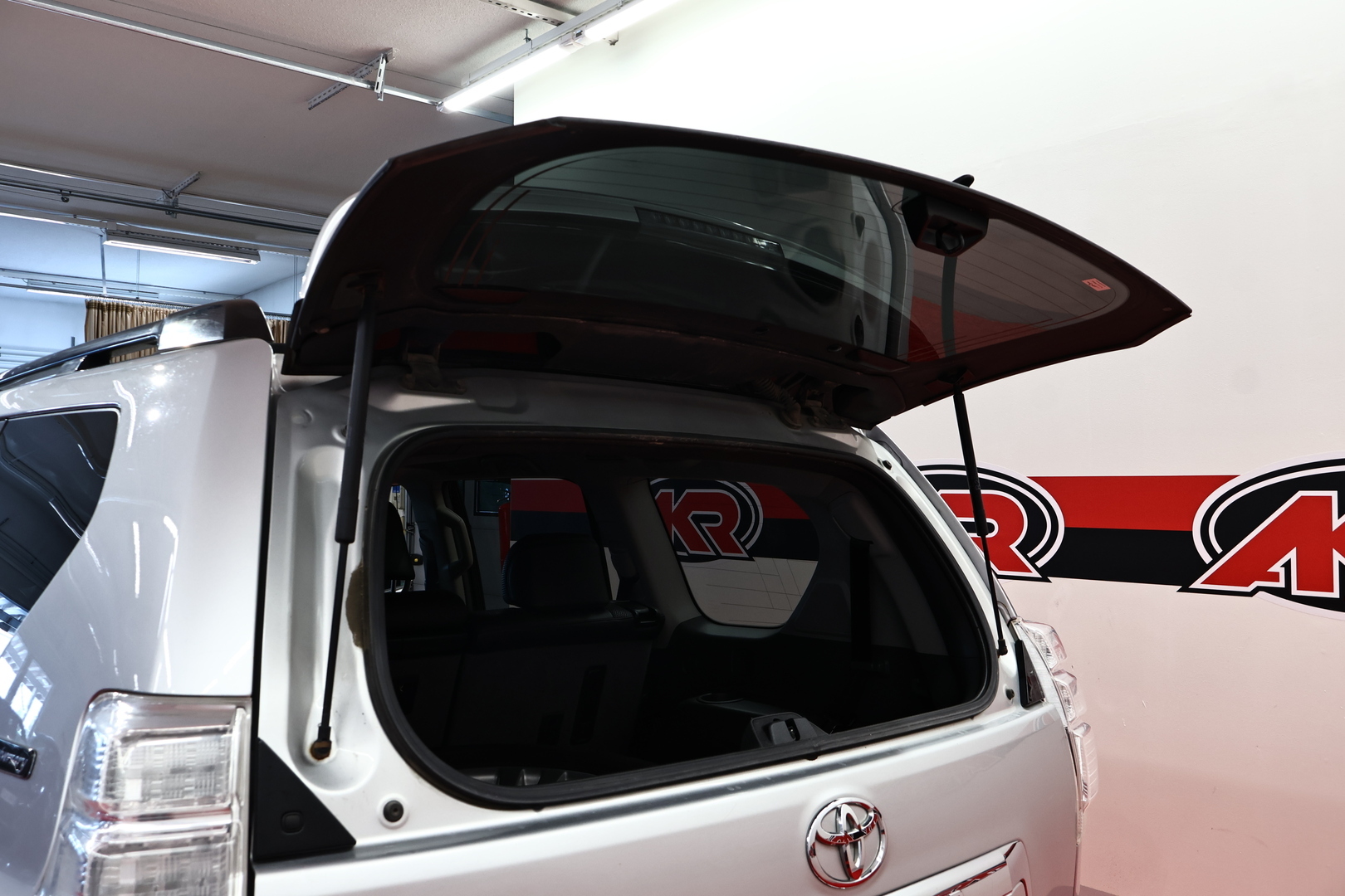 TOYOTA Land Cruiser 2012