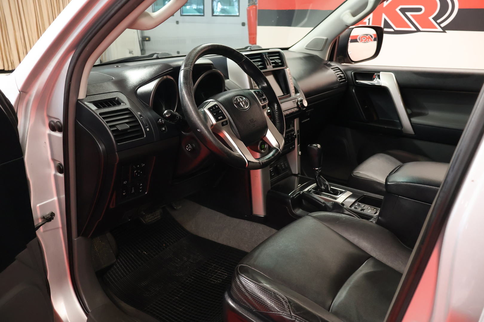 TOYOTA Land Cruiser 2012