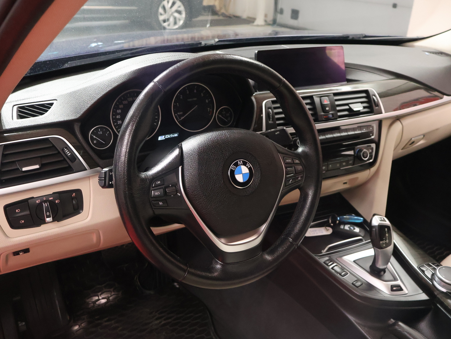 BMW 330E 2017