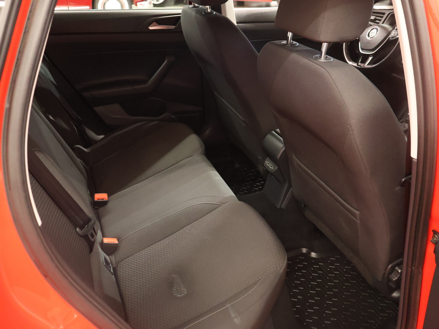 VOLKSWAGEN Polo 7