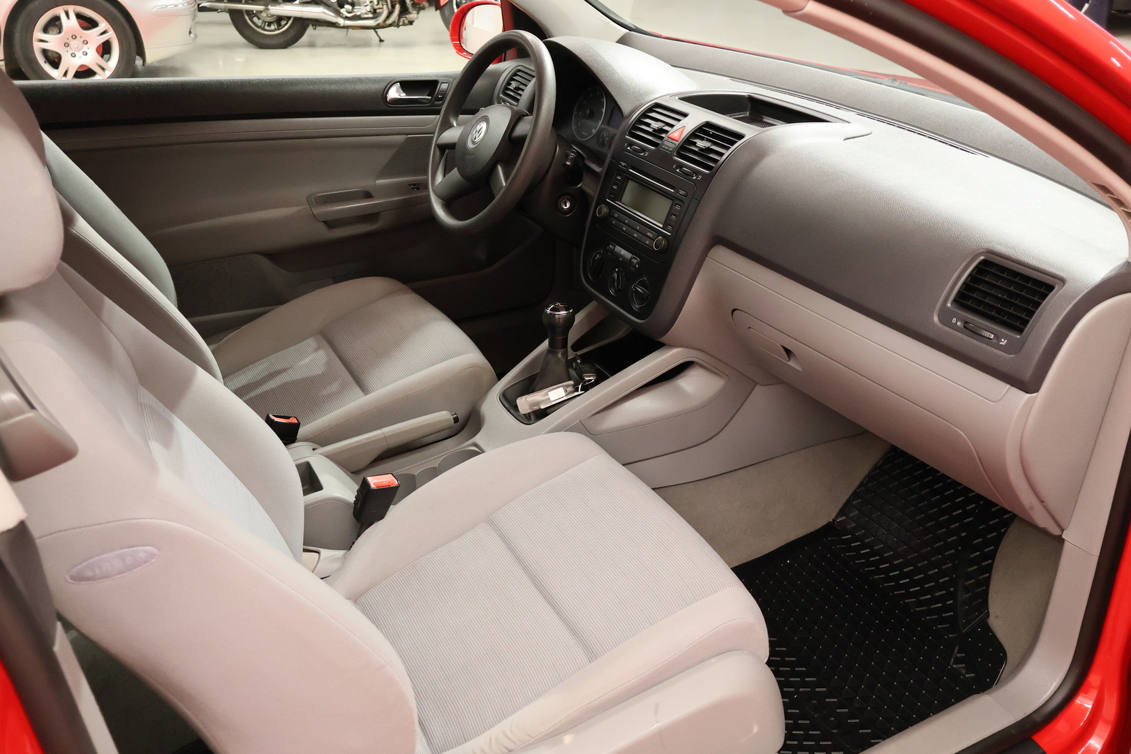 VOLKSWAGEN Golf 2004