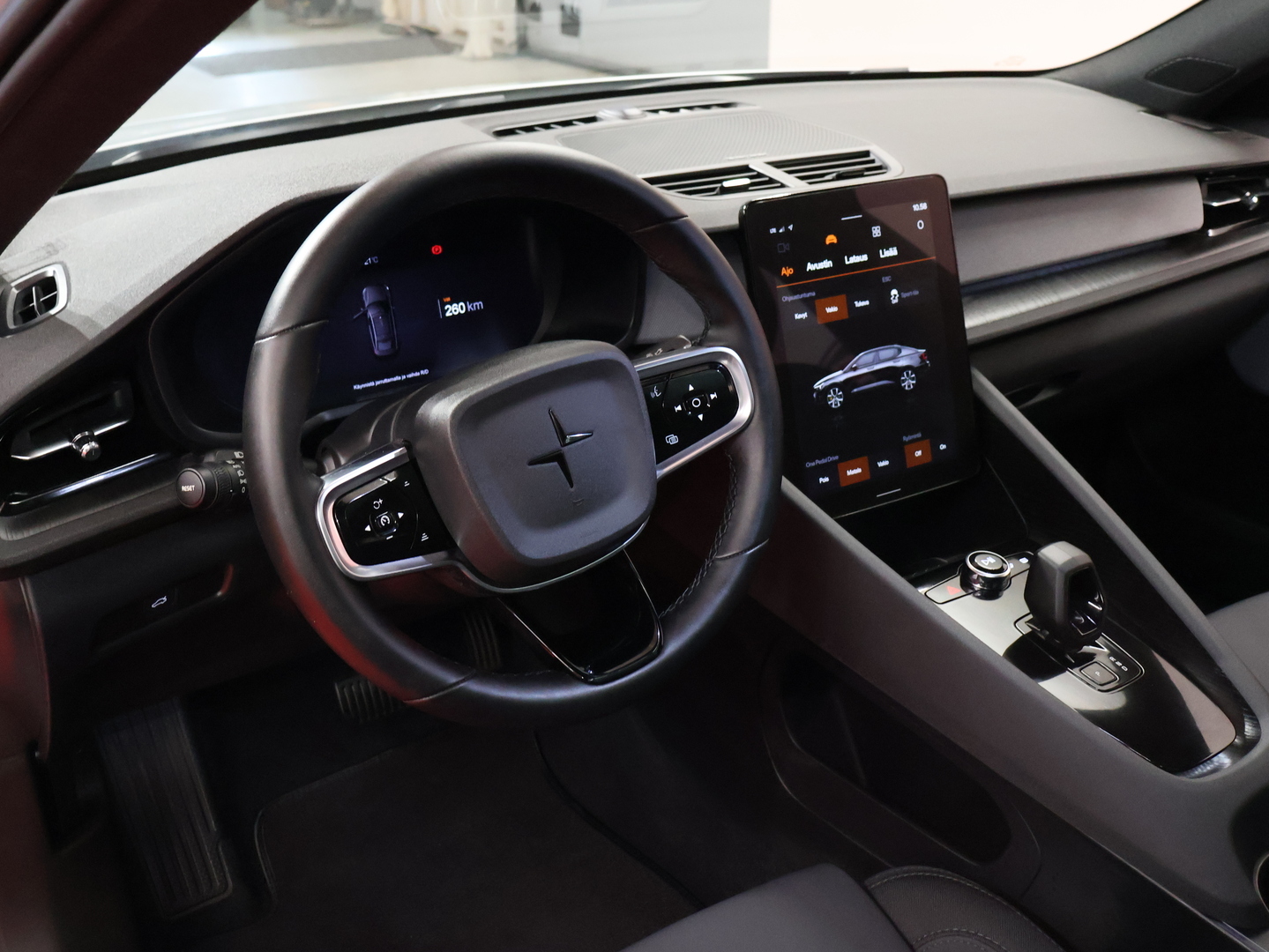 POLESTAR 2 2024