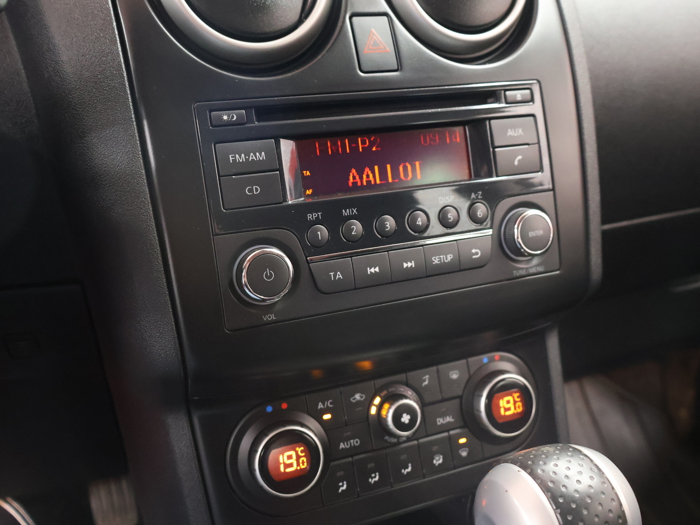 NISSAN Qashqai 2012