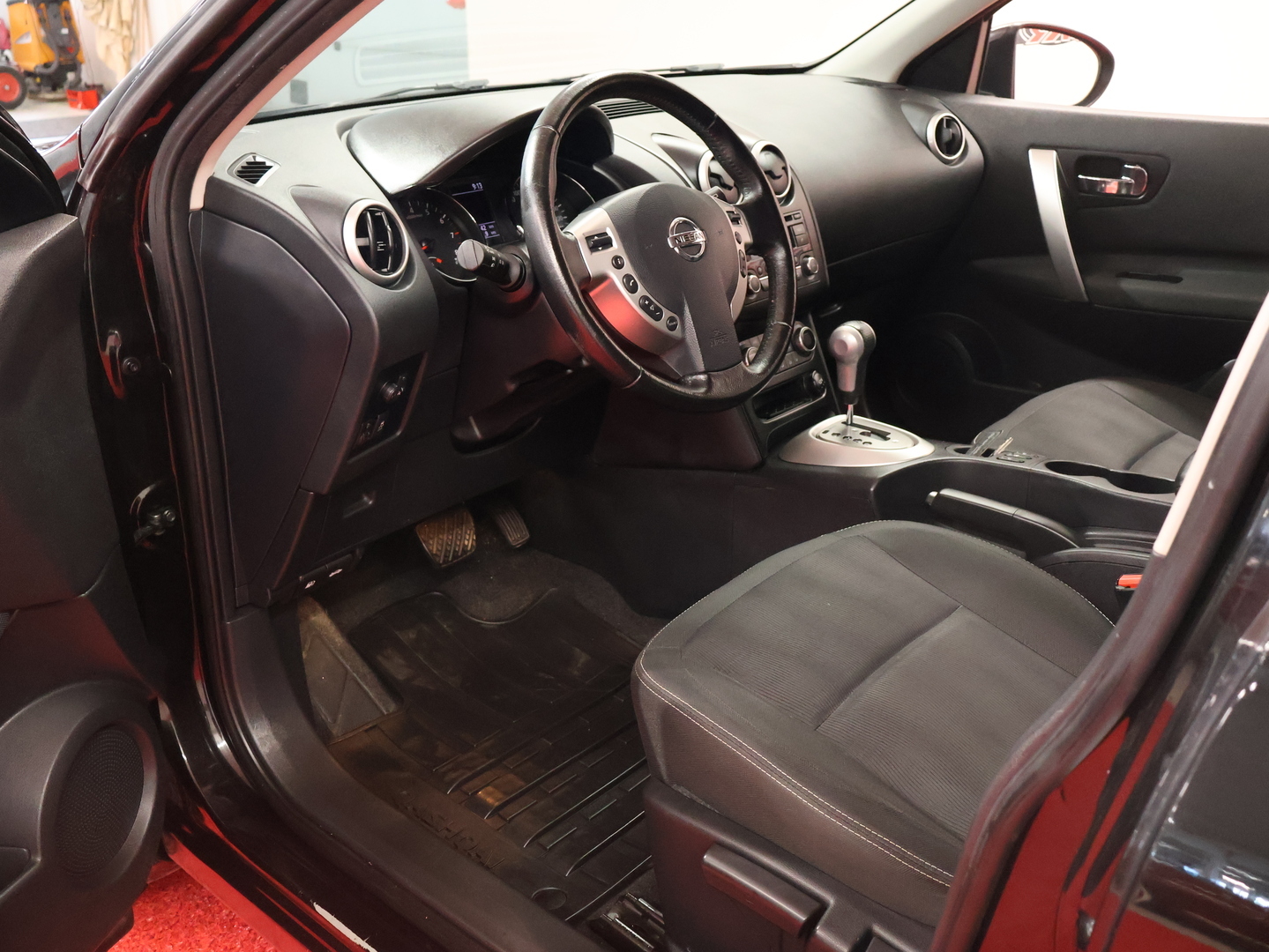 NISSAN Qashqai 2012