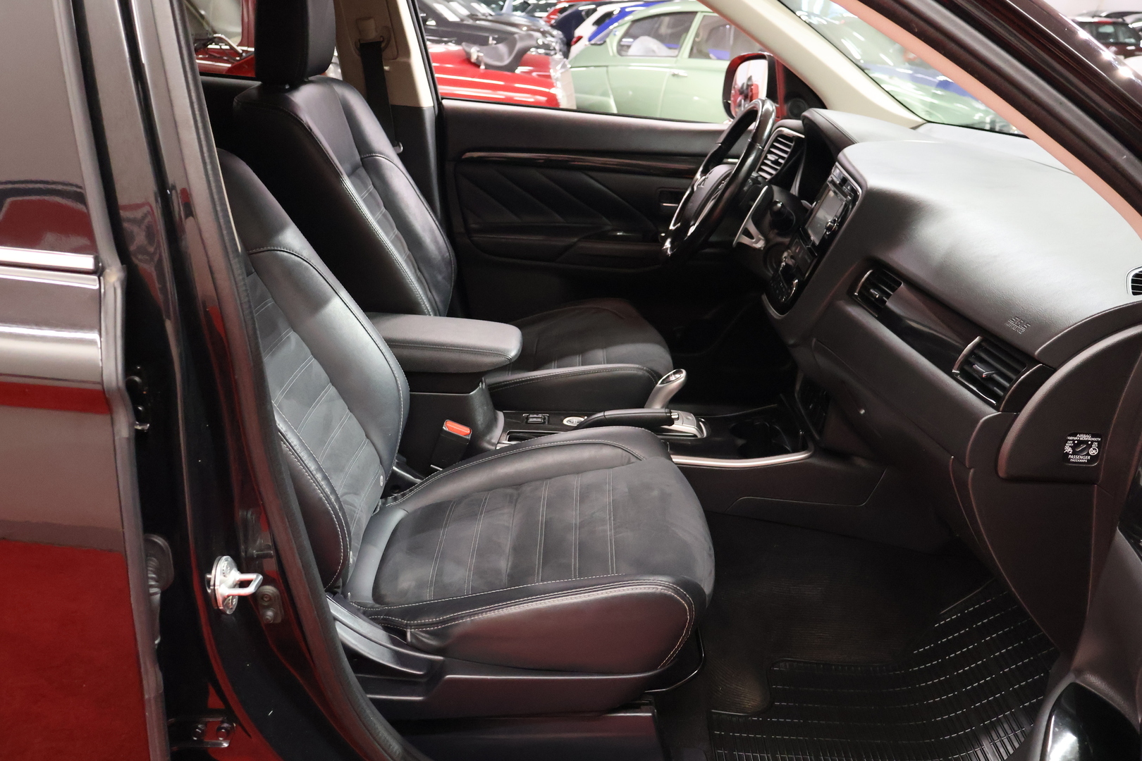 MITSUBISHI Outlander PHEV 2015