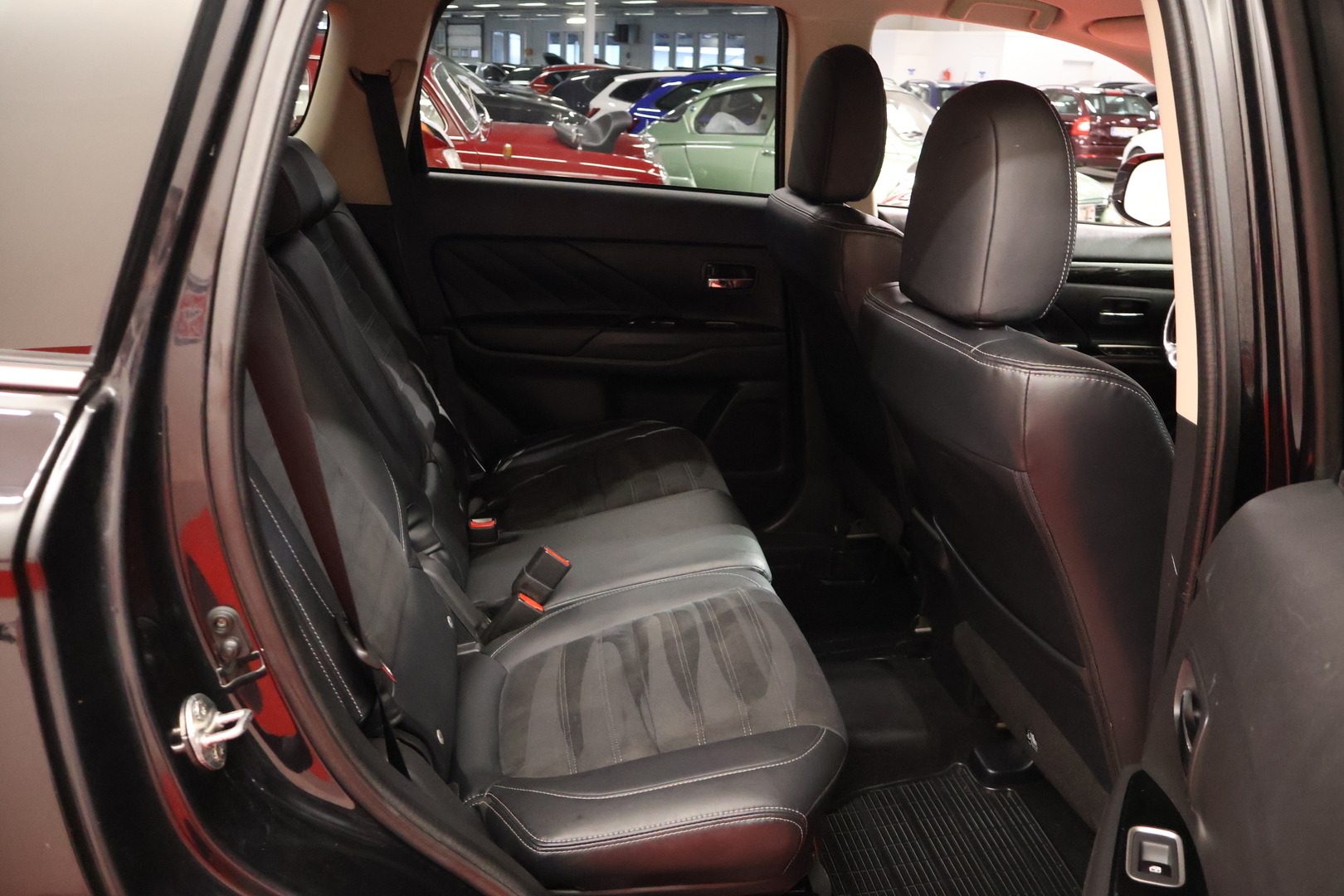 MITSUBISHI Outlander PHEV 2015