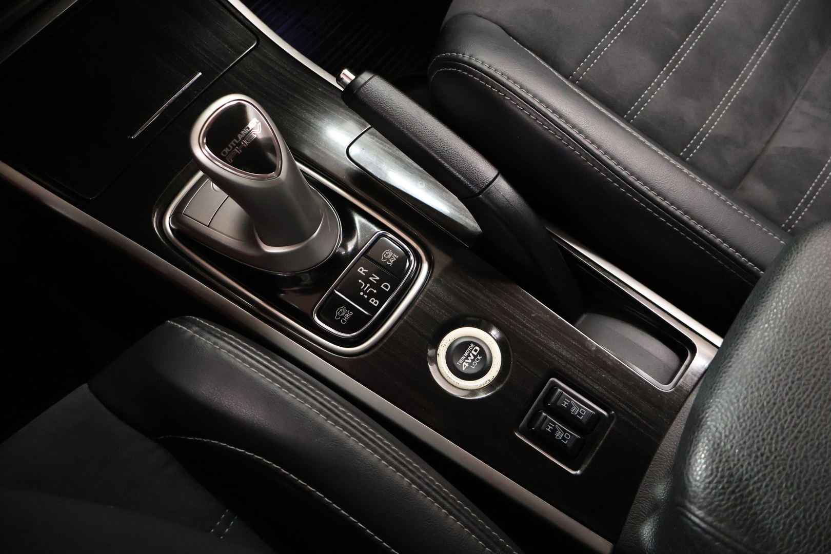 MITSUBISHI Outlander PHEV 2015