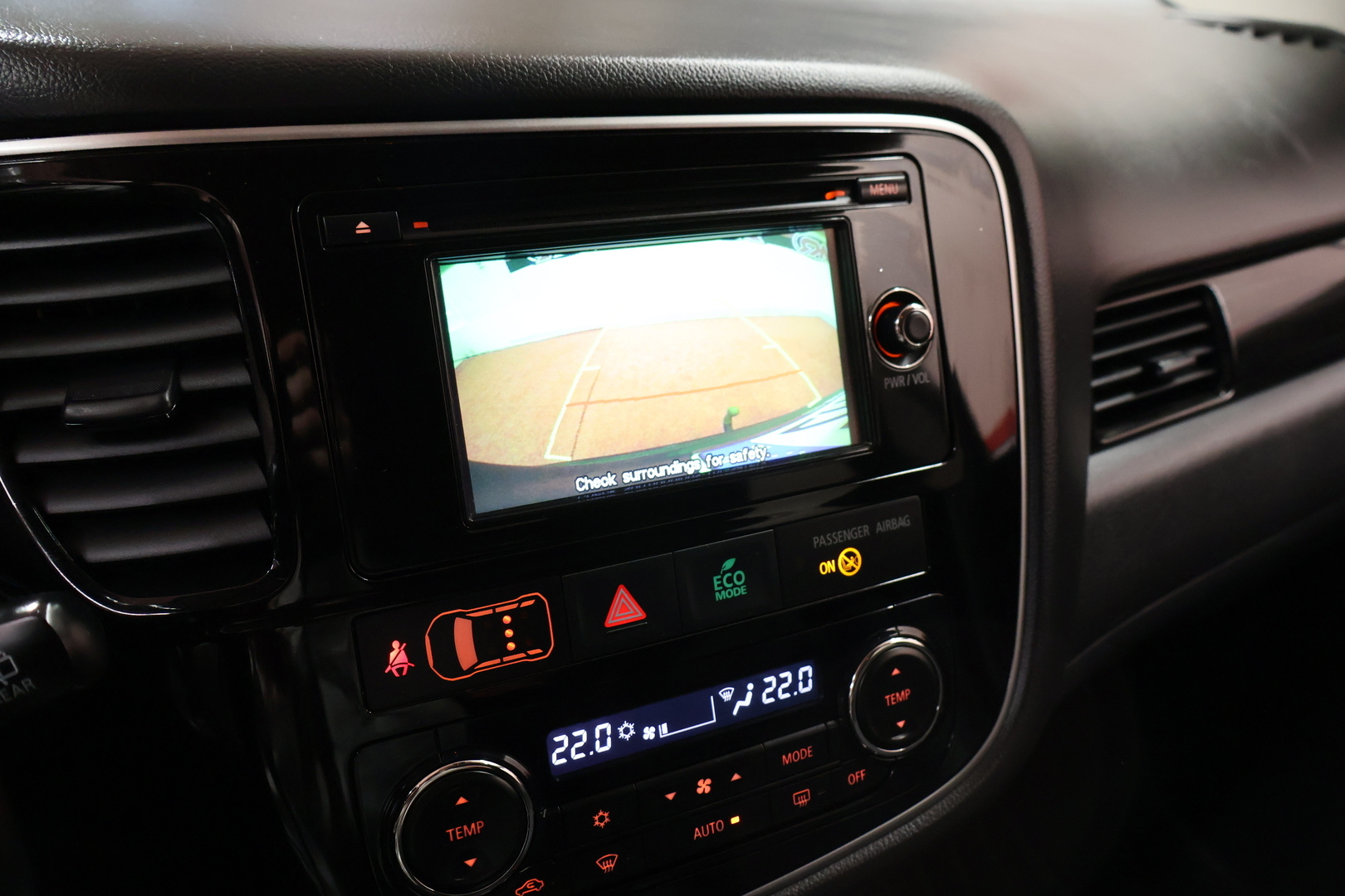 MITSUBISHI Outlander PHEV 2015