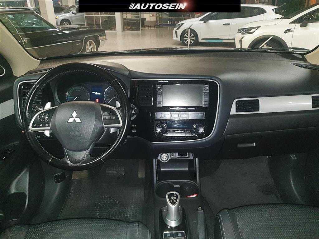 Mitsubishi Outlander PHEV 2014