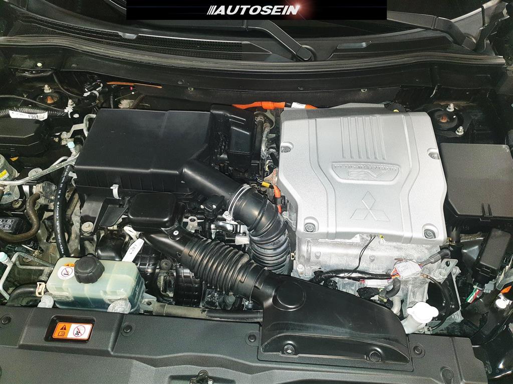 Mitsubishi Outlander PHEV 2014