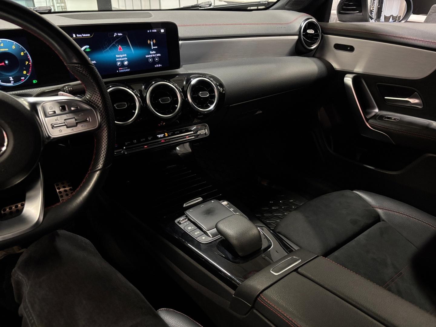 MERCEDES-BENZ CLA 10