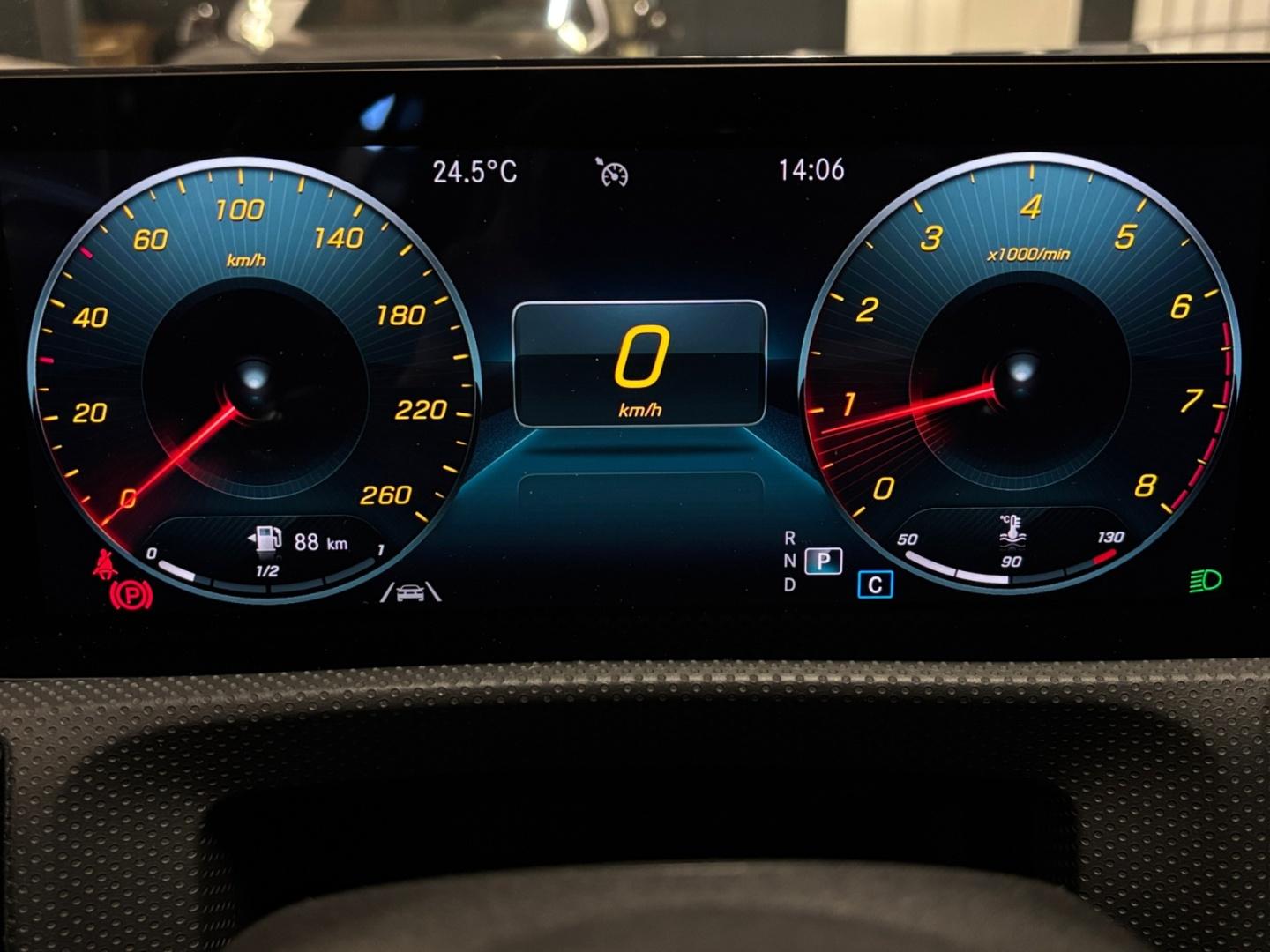 MERCEDES-BENZ CLA 11