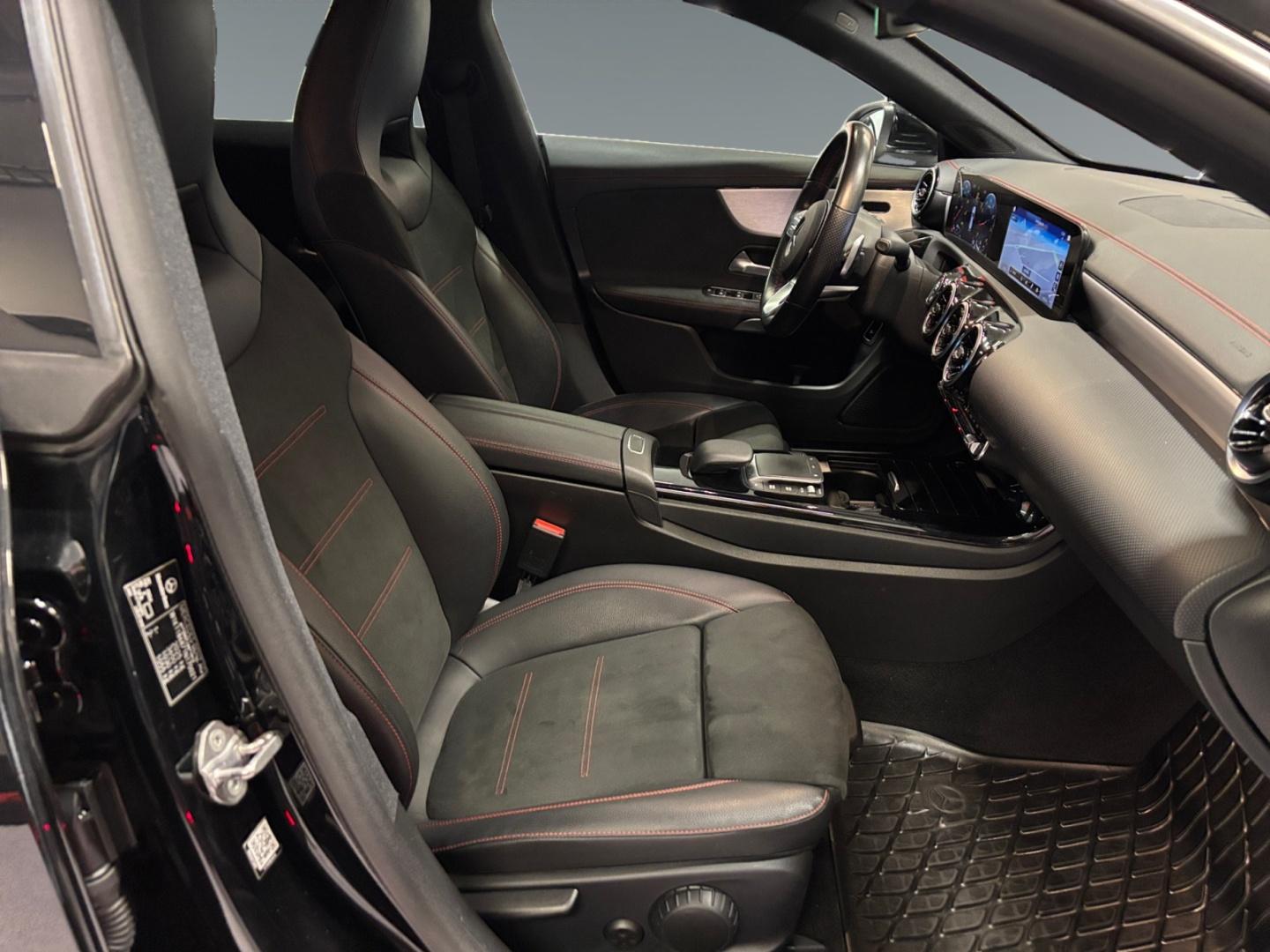 MERCEDES-BENZ CLA 8