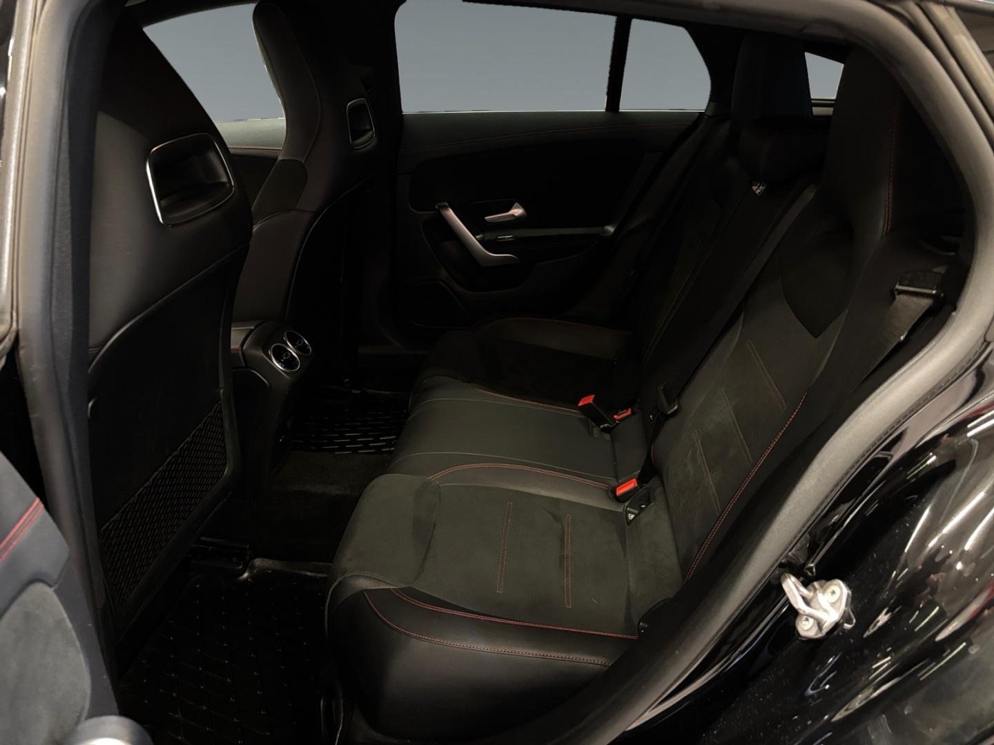 MERCEDES-BENZ CLA 9
