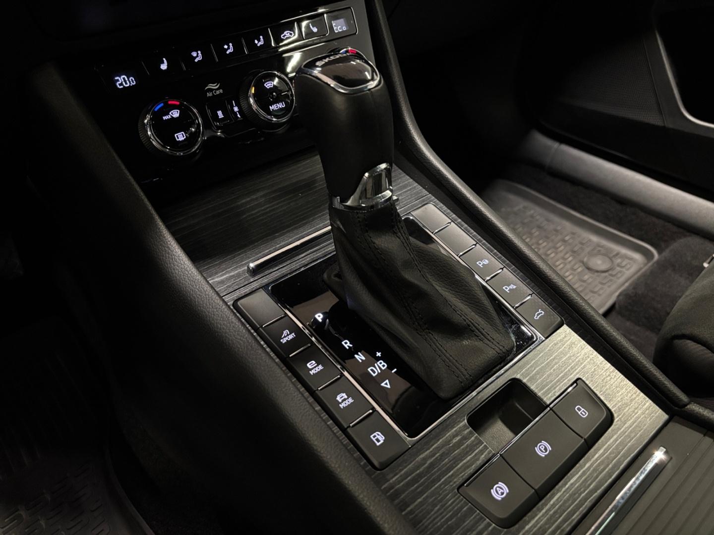 SKODA Superb 11