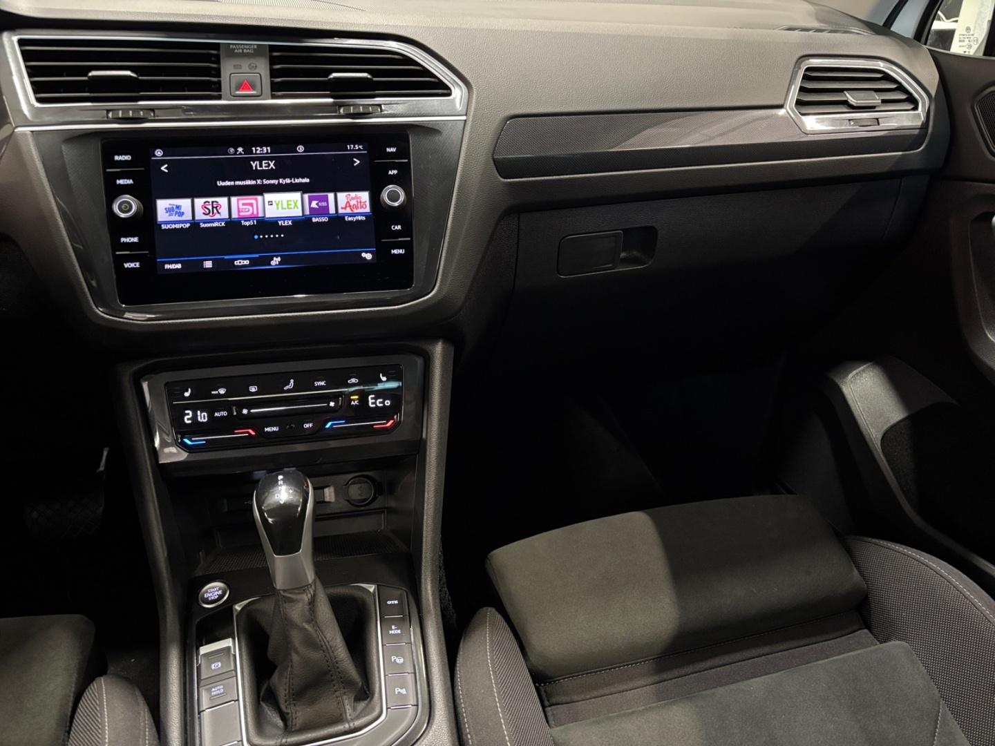 VOLKSWAGEN Tiguan 10