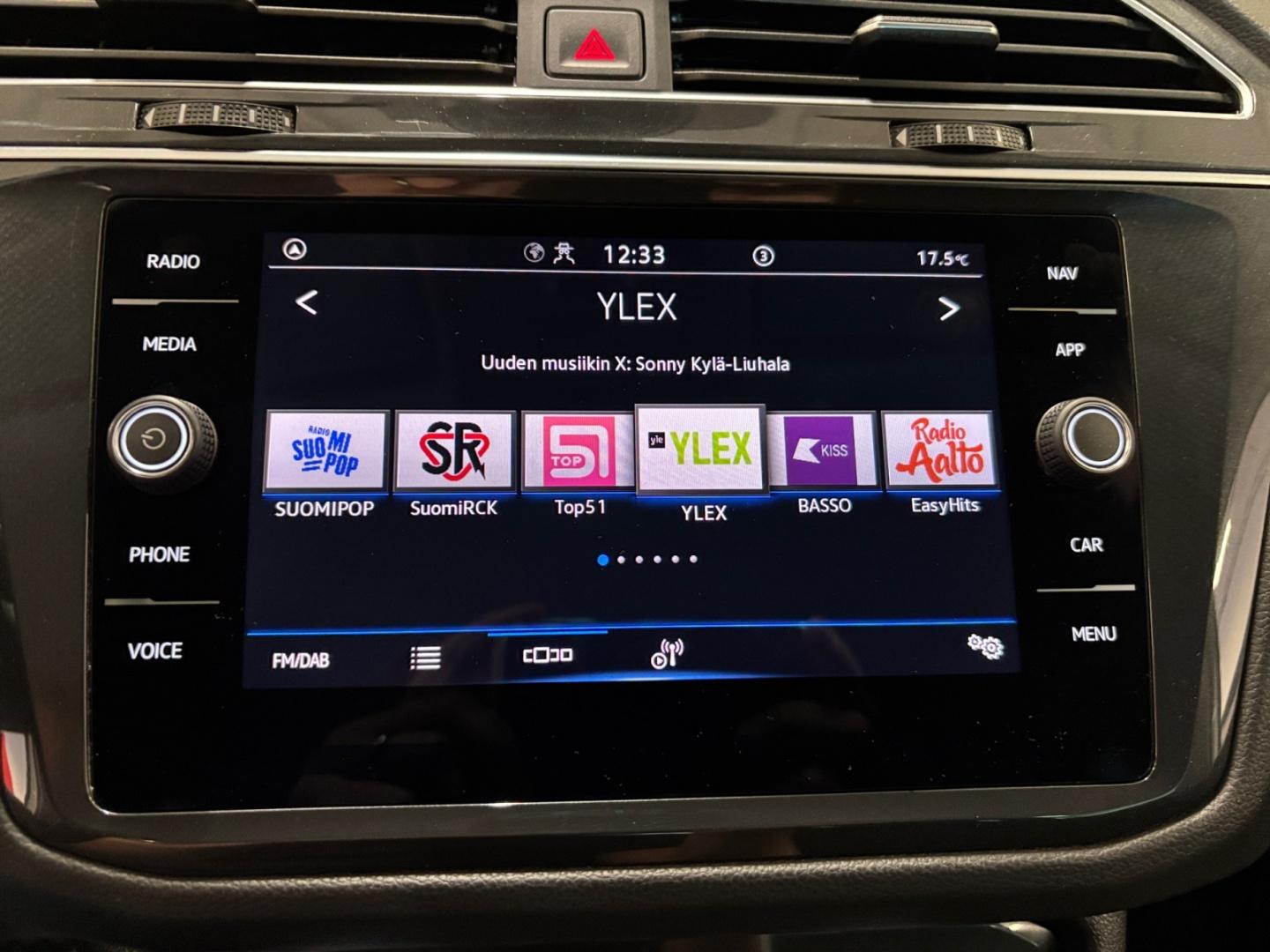 VOLKSWAGEN Tiguan 14