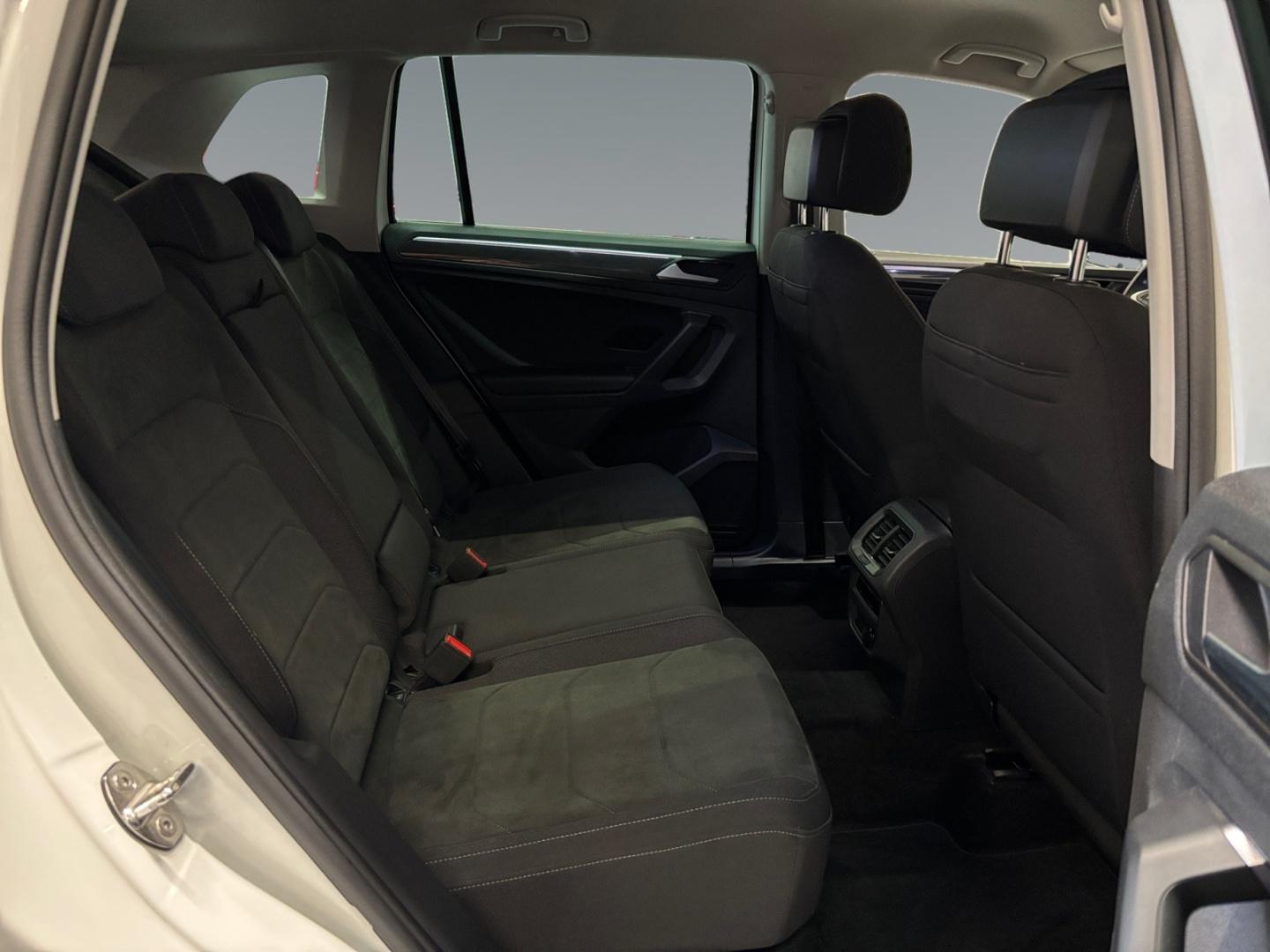 VOLKSWAGEN Tiguan 9