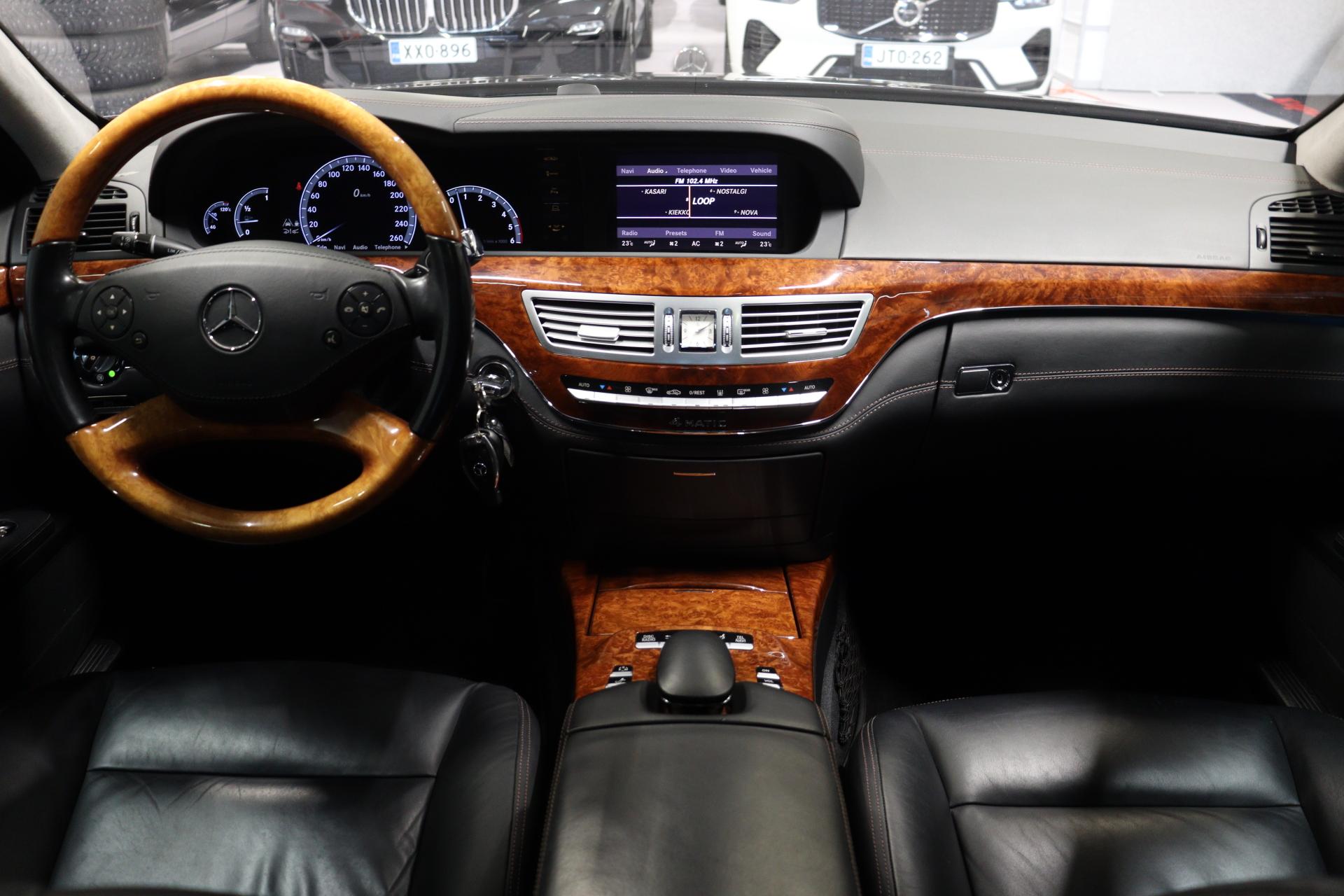 MERCEDES-BENZ S 2011