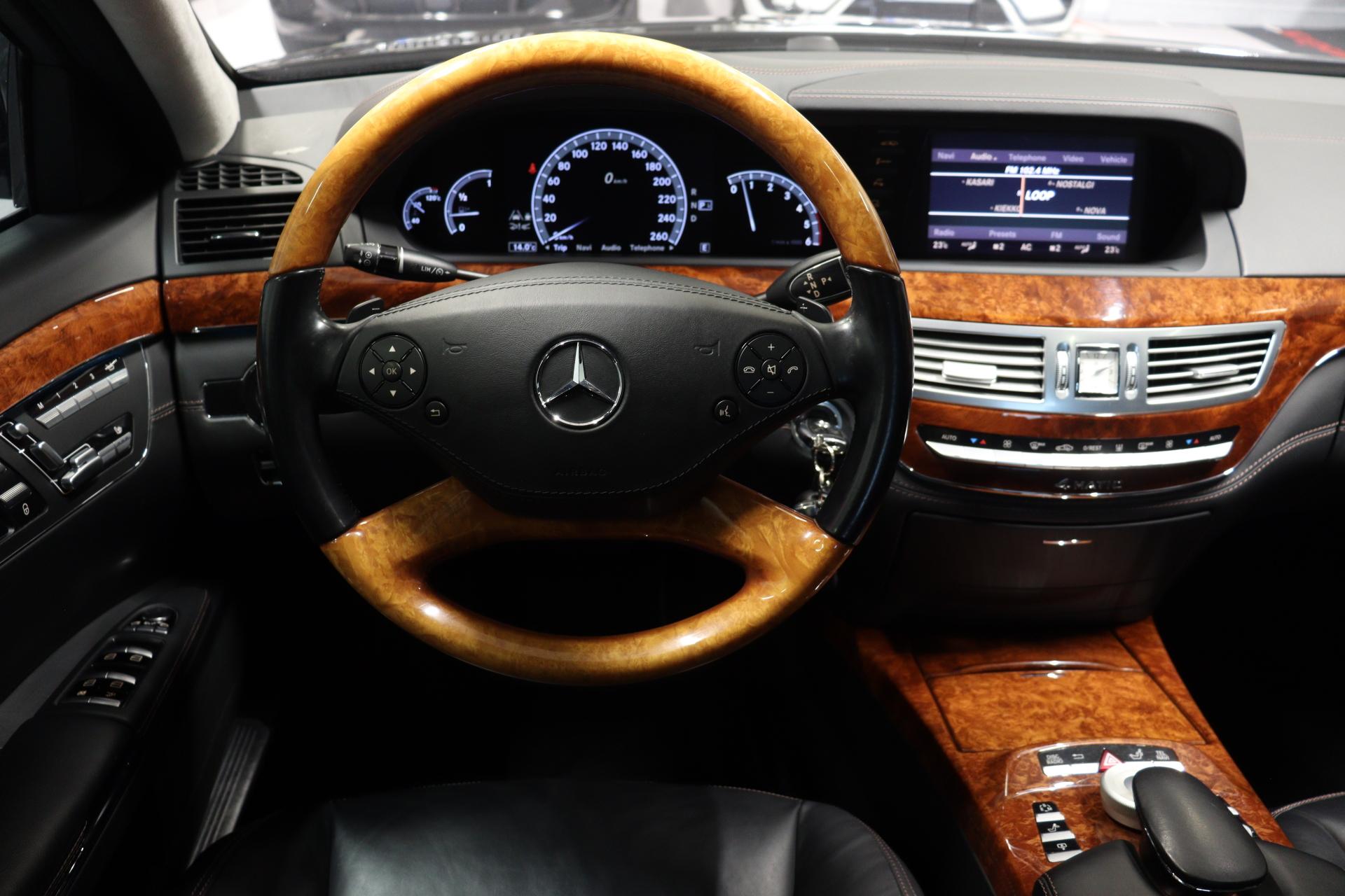 MERCEDES-BENZ S 2011