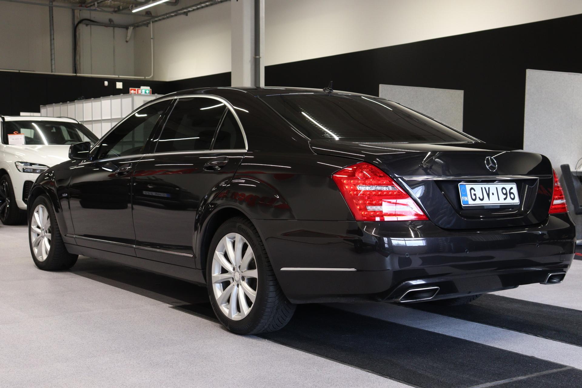 MERCEDES-BENZ S 2011