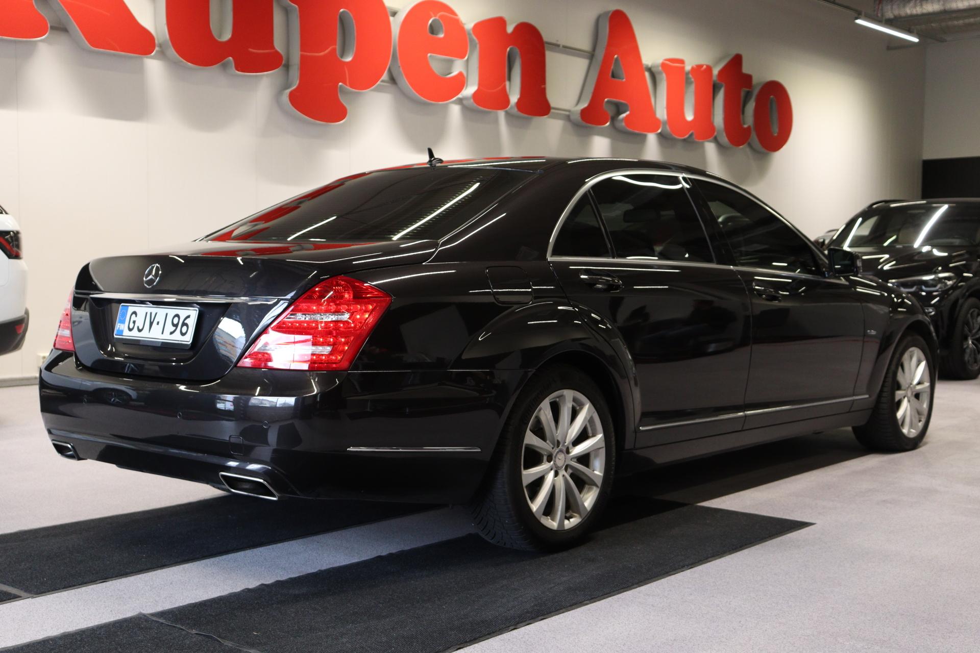 MERCEDES-BENZ S 2011