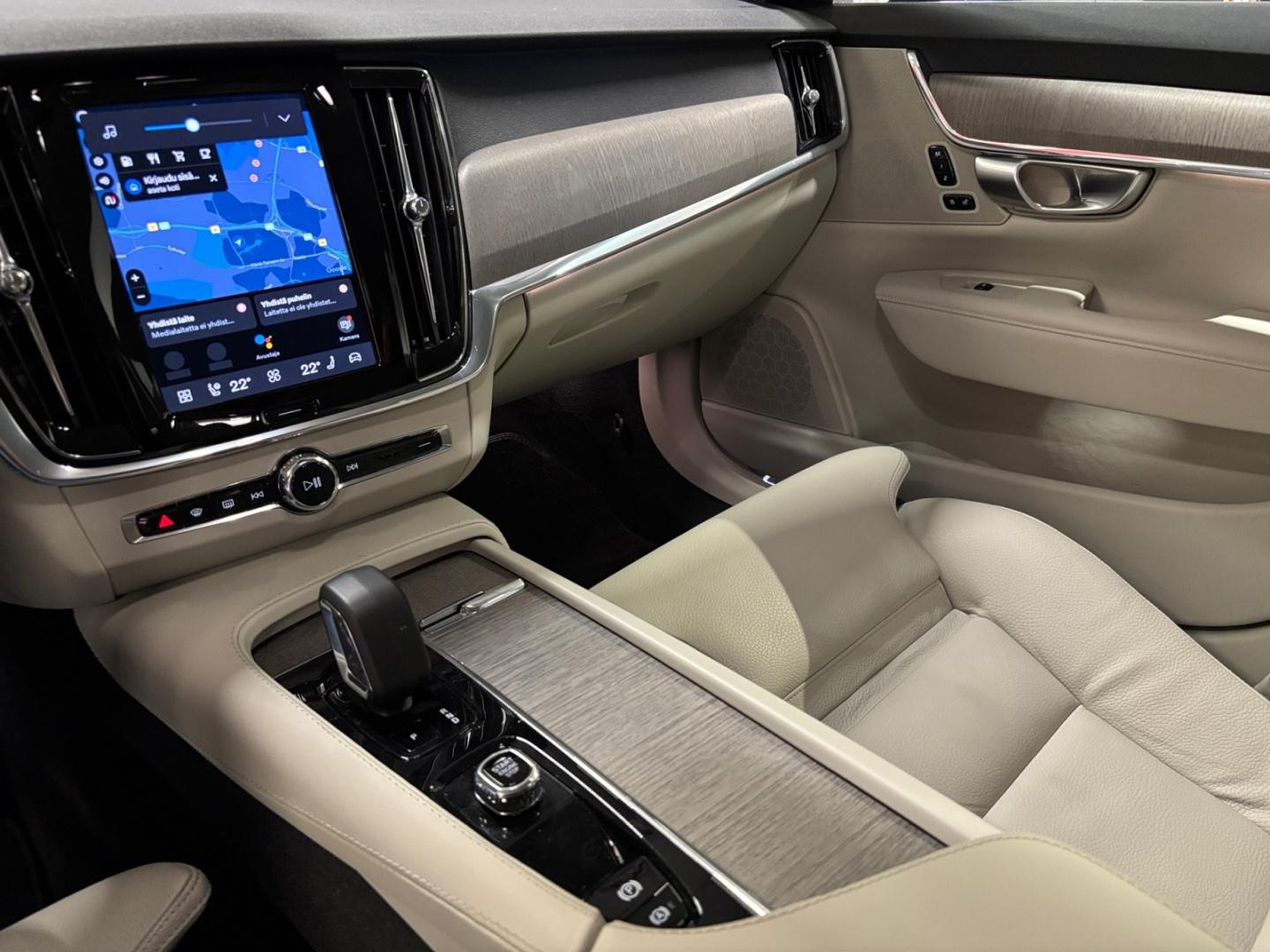 VOLVO V90 11