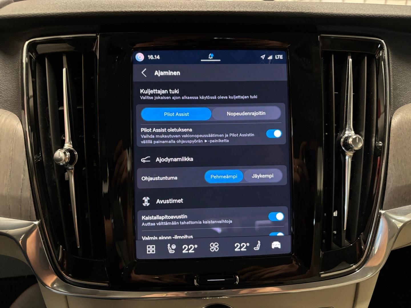 VOLVO V90 14