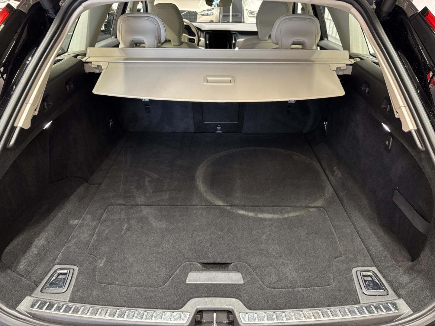 VOLVO V90 5