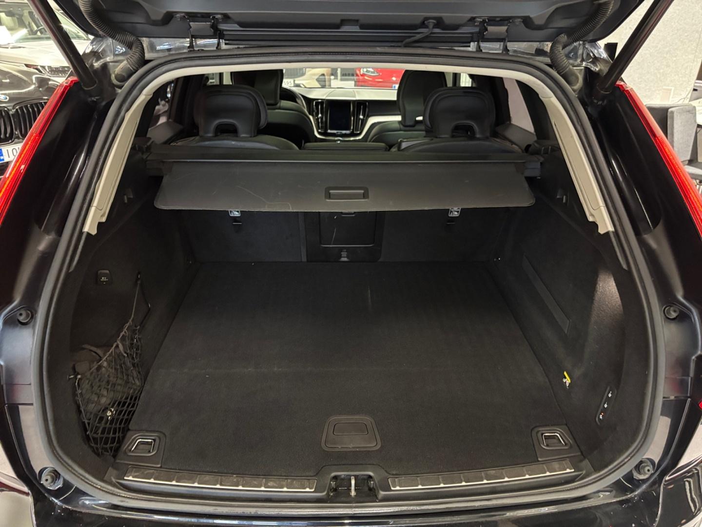 VOLVO XC60 8