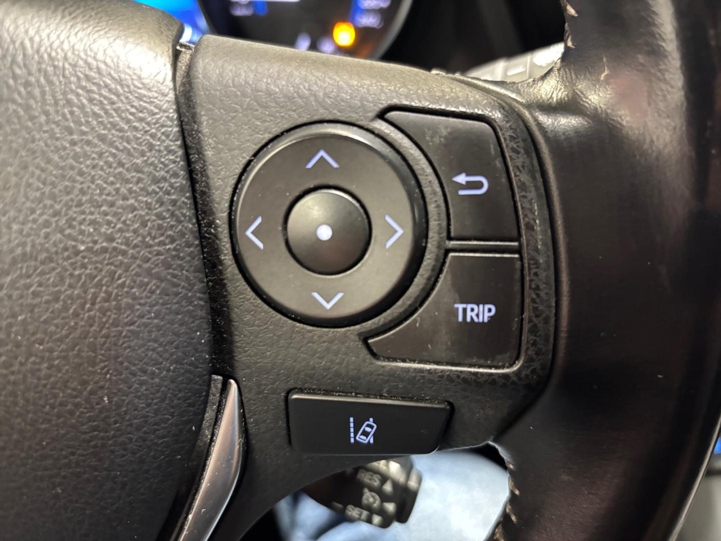 TOYOTA Auris 13