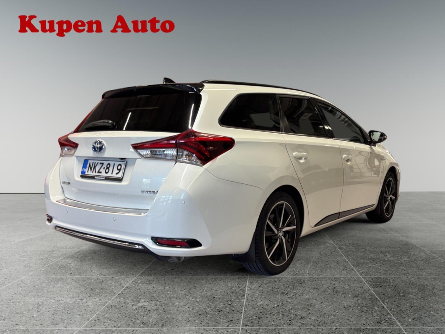 TOYOTA Auris 4