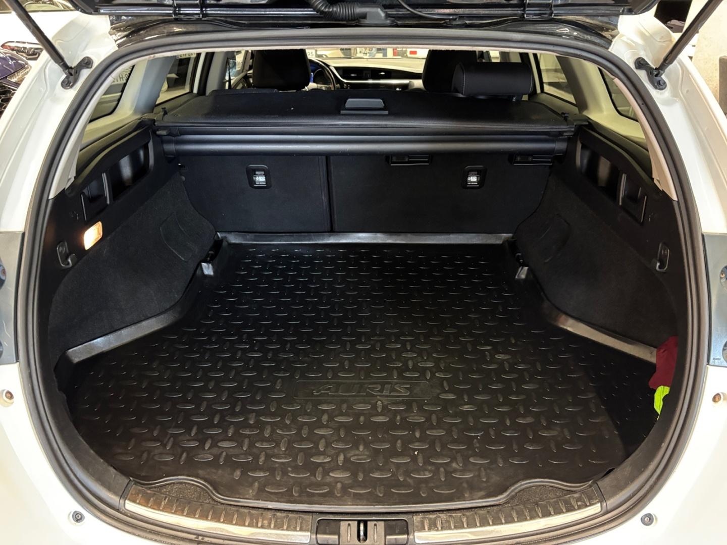 TOYOTA Auris 5
