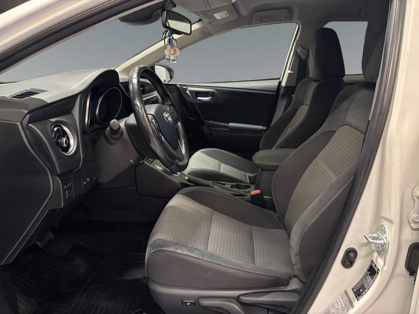 TOYOTA Auris 6