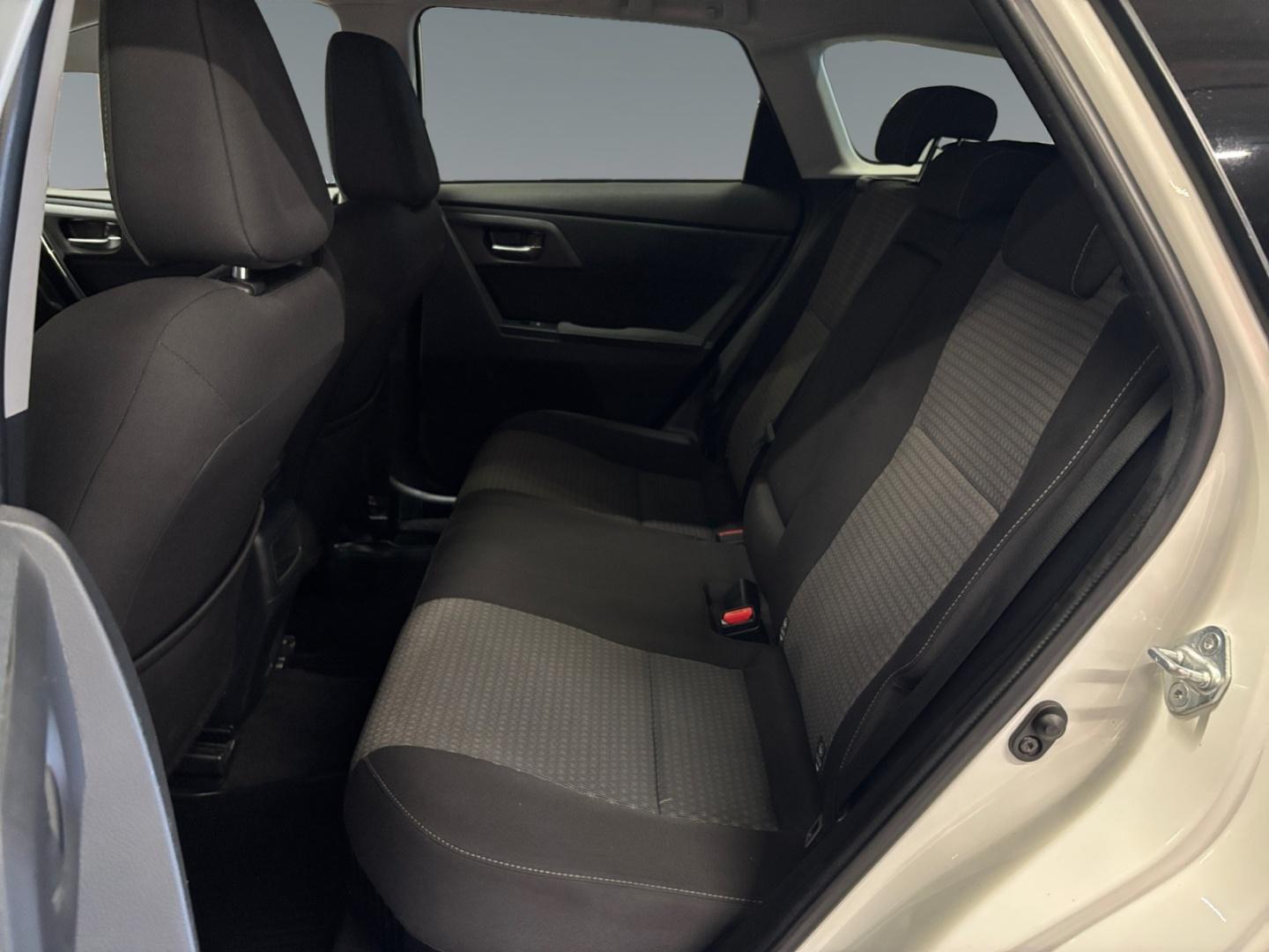 TOYOTA Auris 7