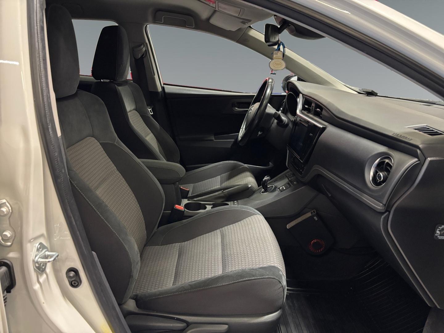 TOYOTA Auris 8