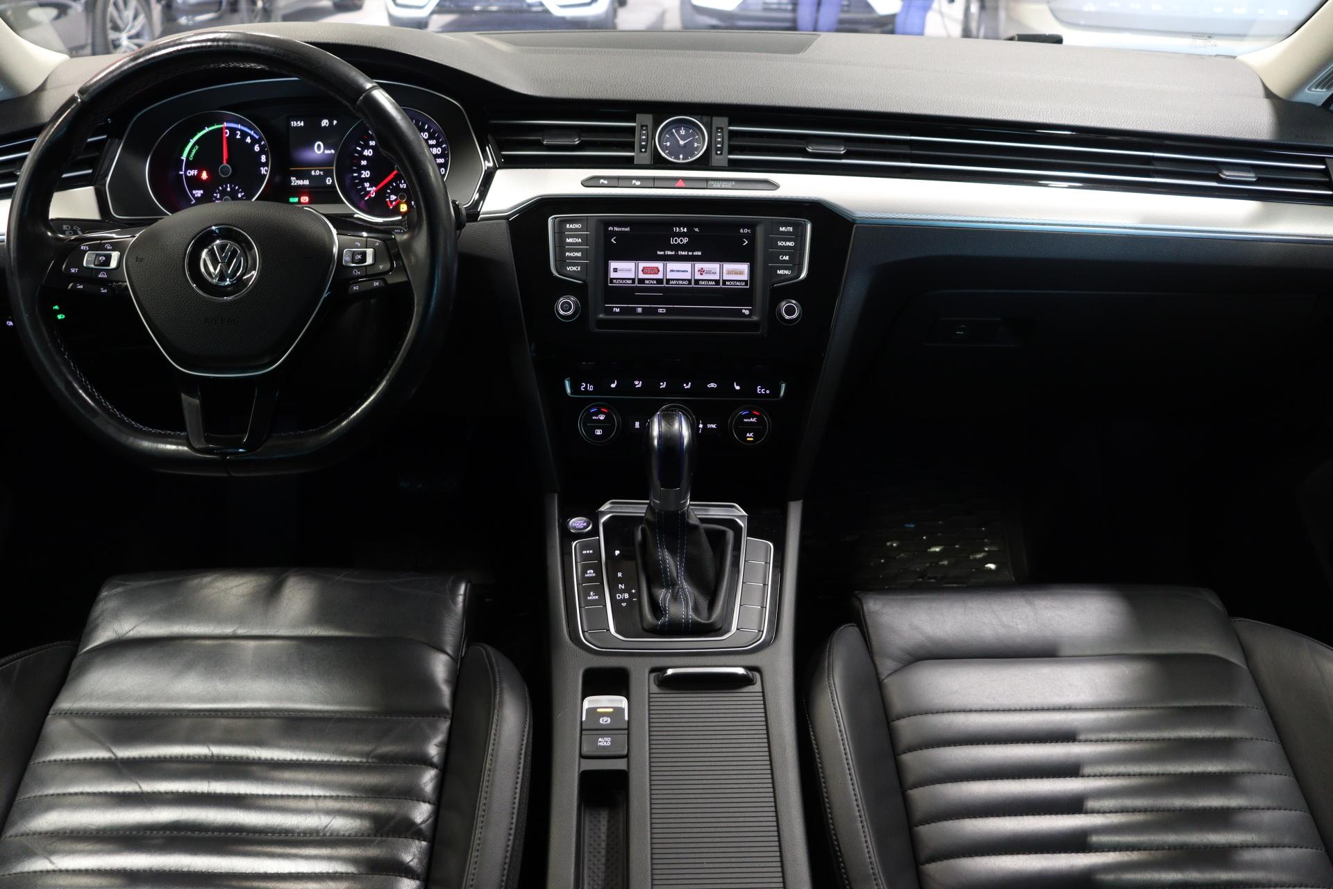 VOLKSWAGEN Passat 2016