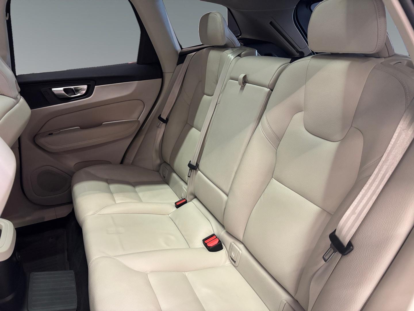 VOLVO XC60 8