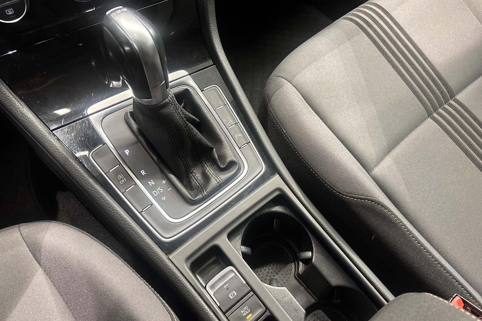 VOLKSWAGEN Golf 2016