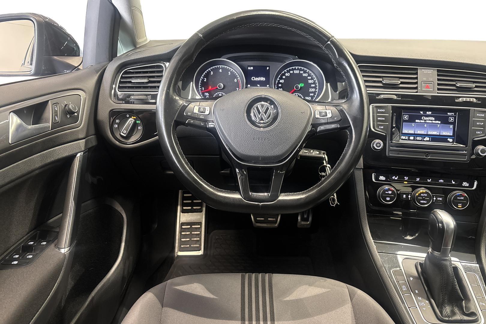 VOLKSWAGEN Golf 2016