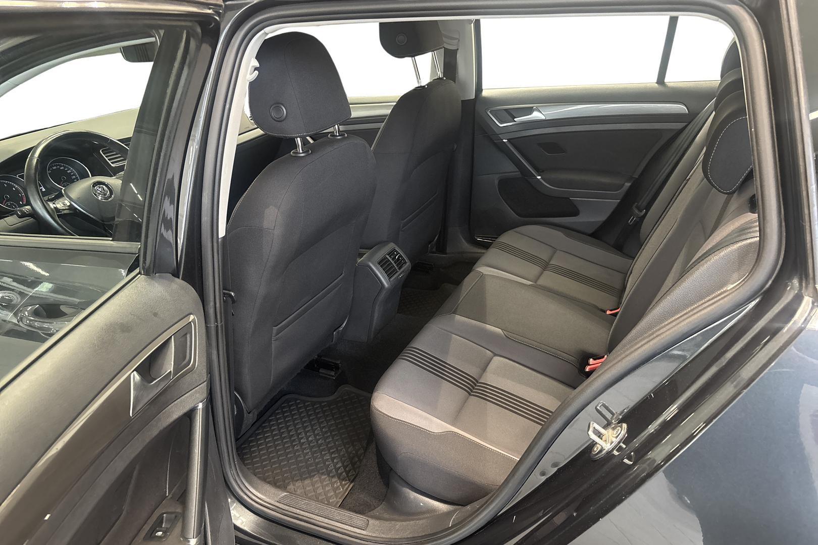 VOLKSWAGEN Golf 2016