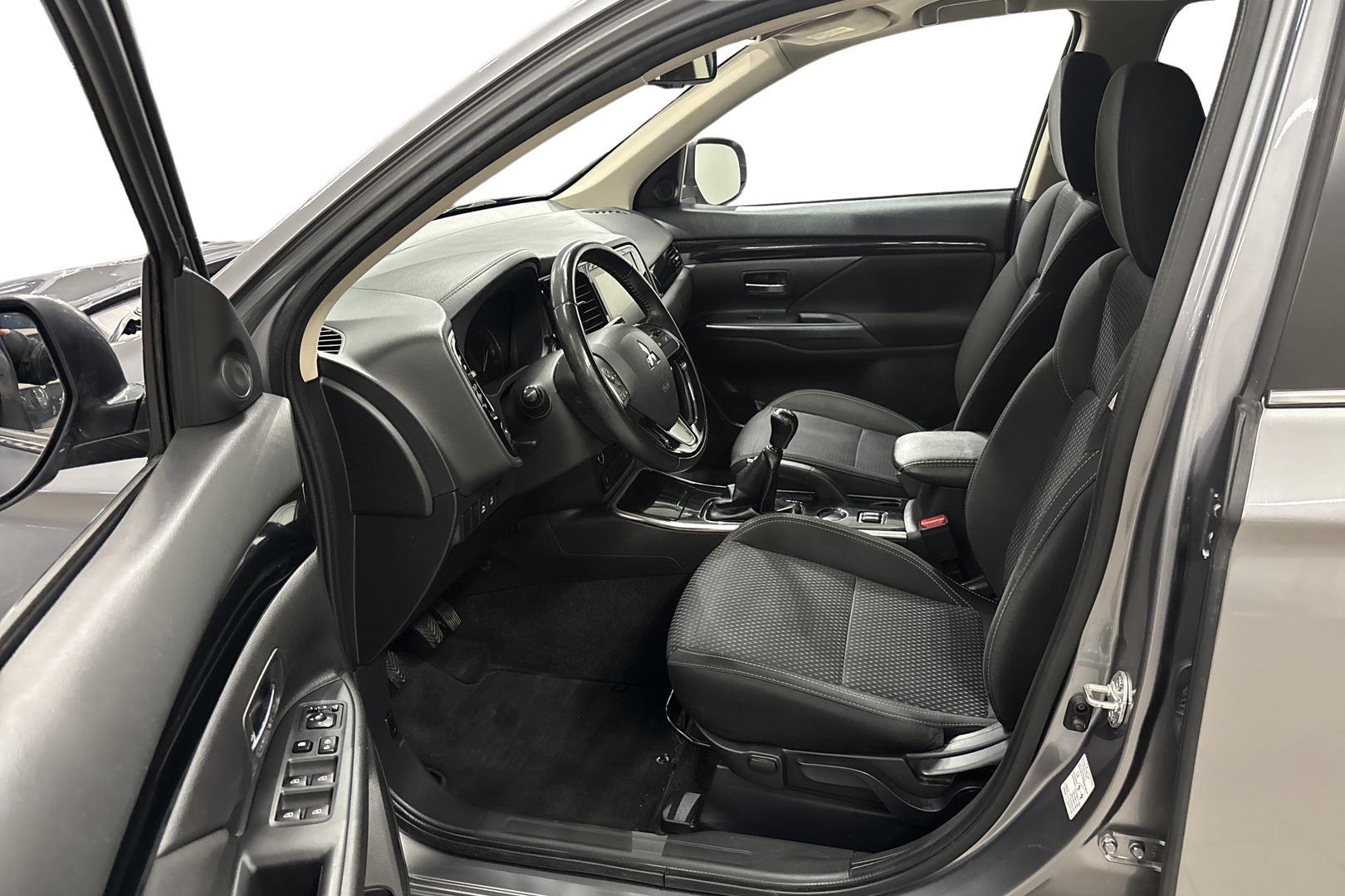 MITSUBISHI OUTLANDER 2020