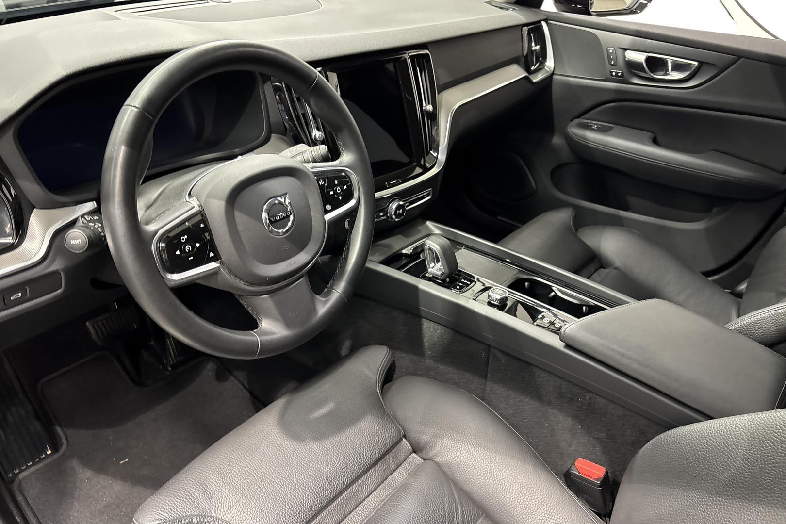 Volvo V60 2023