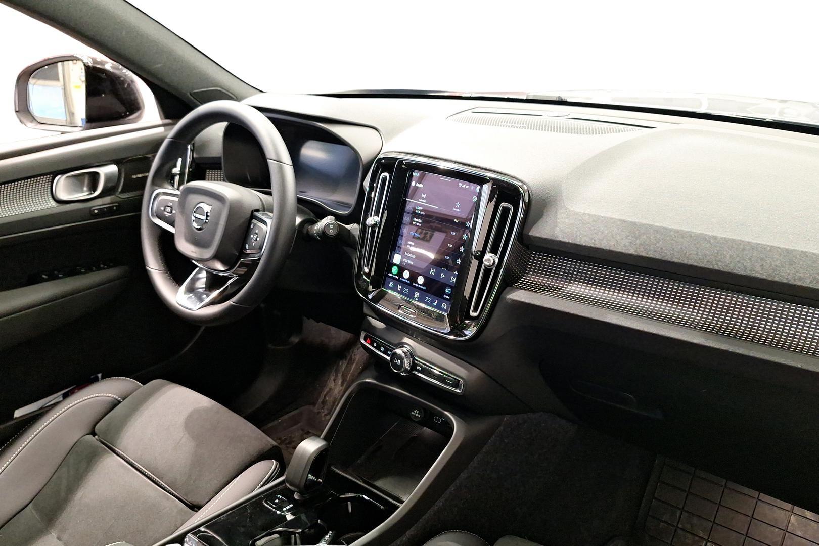 Volvo EX40 2025