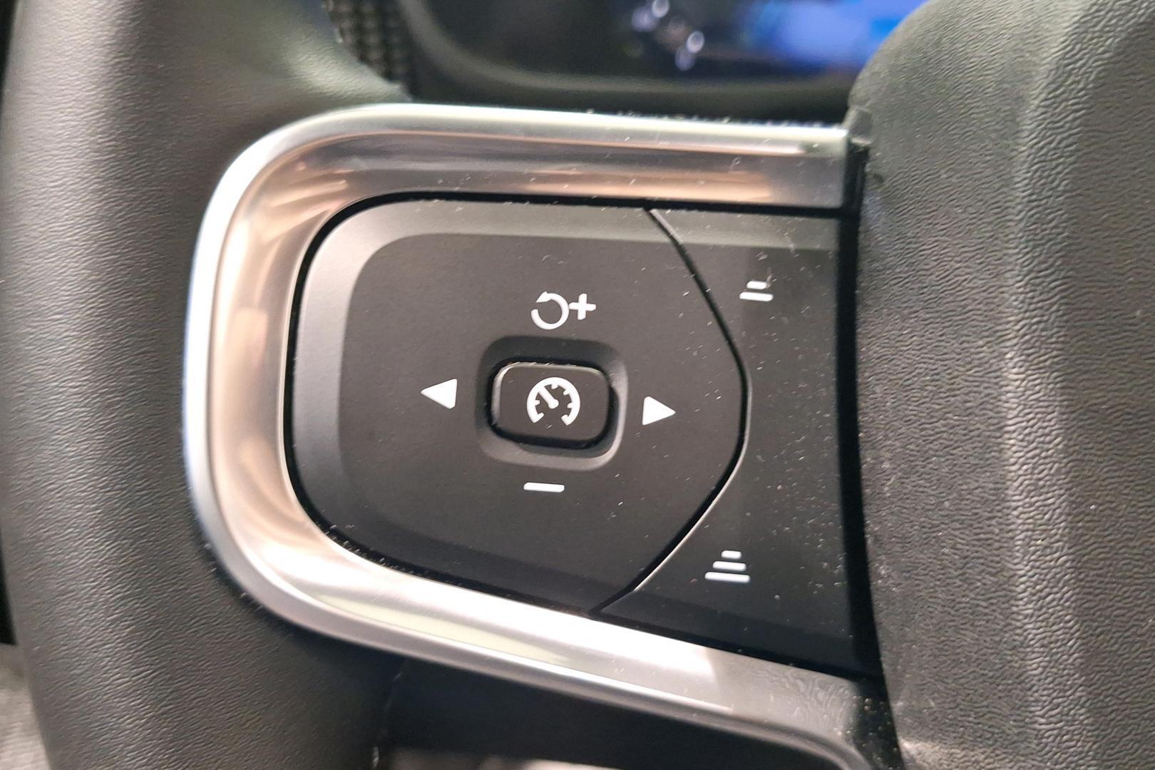 Volvo EX40 2025